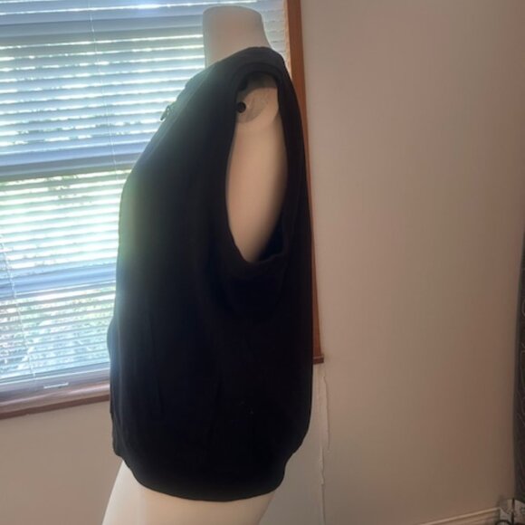 IZOD Black Fleece front zip & pockets sleeveless vest, size XL - Picture 2 of 5